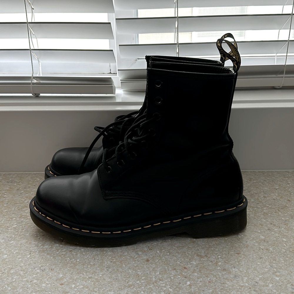Women’s Size 9 Dr. Martens